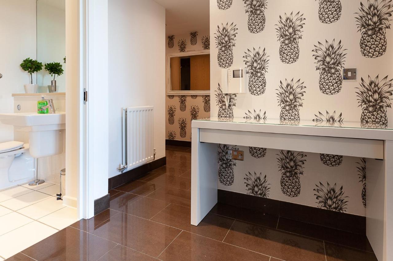 2 Bedroom 2 Bathroom Apartment In Central Milton Keynes With Free Parking And Smart Tv - Contractors, Relocation, Business Travellers Luaran gambar