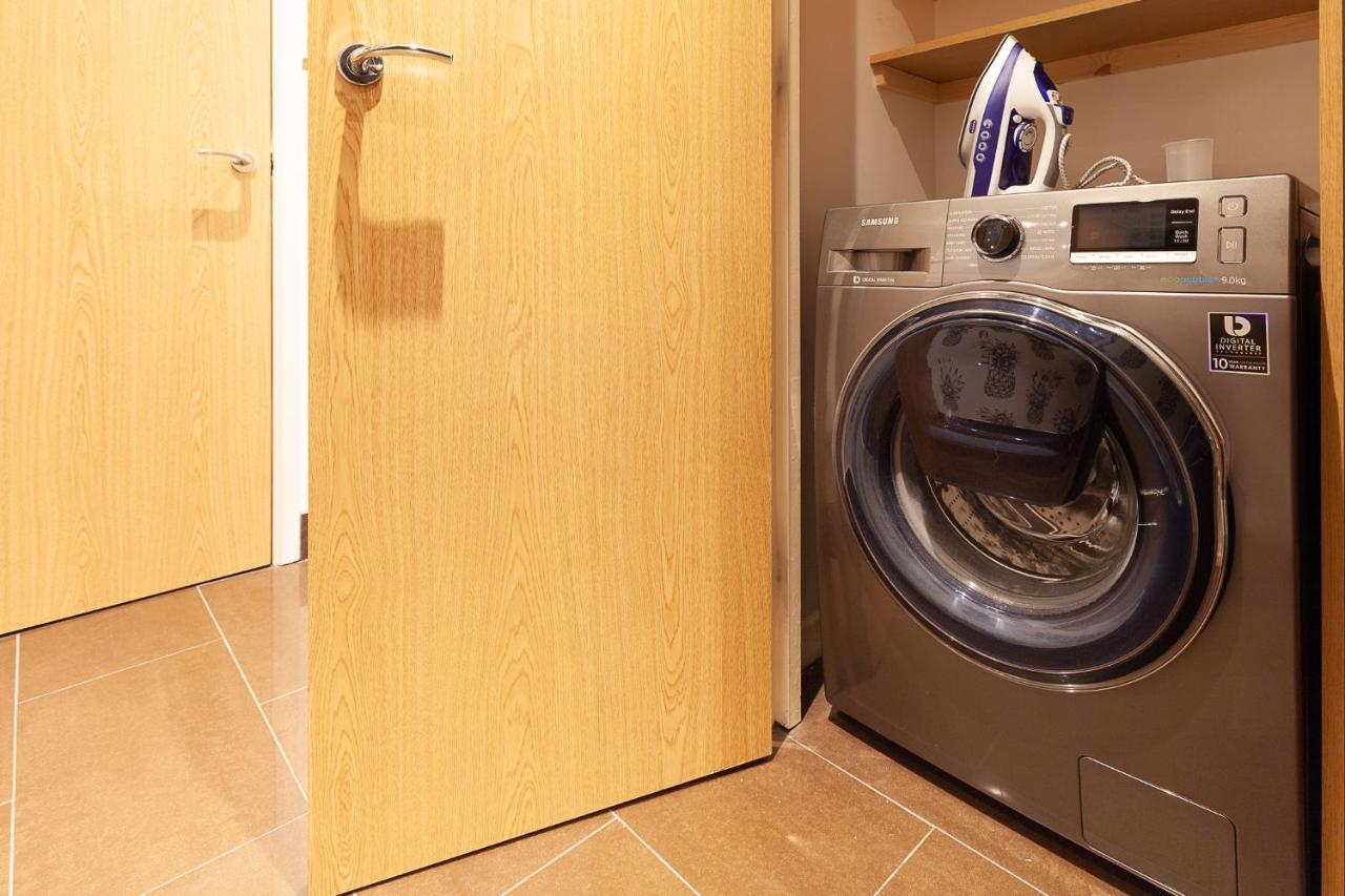 2 Bedroom 2 Bathroom Apartment In Central Milton Keynes With Free Parking And Smart Tv - Contractors, Relocation, Business Travellers Luaran gambar