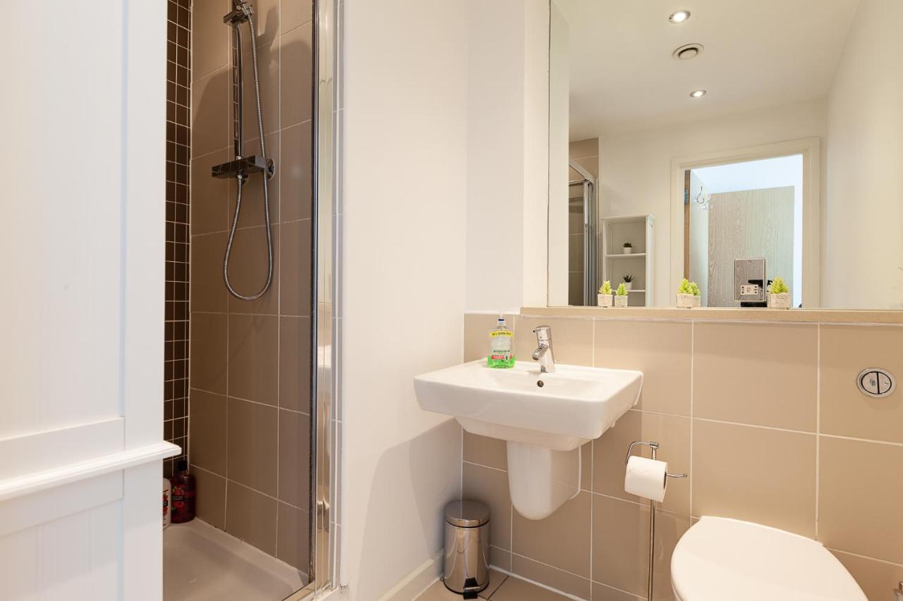 2 Bedroom 2 Bathroom Apartment In Central Milton Keynes With Free Parking And Smart Tv - Contractors, Relocation, Business Travellers Luaran gambar