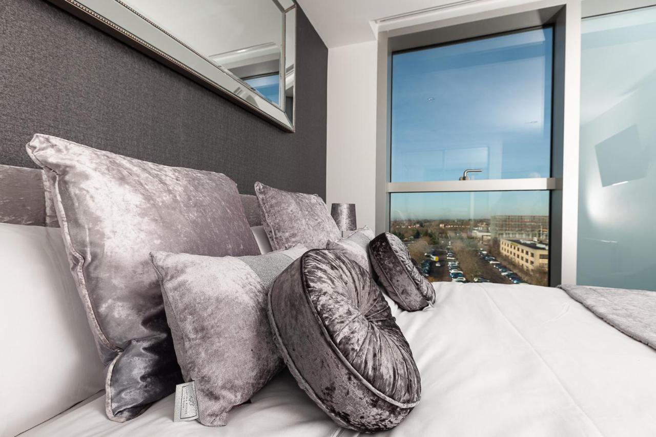 2 Bedroom 2 Bathroom Apartment In Central Milton Keynes With Free Parking And Smart Tv - Contractors, Relocation, Business Travellers Luaran gambar